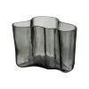 Vas 140mm mörkgrå<IITTALA Hot
